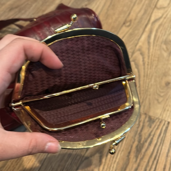 Vintage 1970s burgundy eelskin bag and matching change purse - Picture 3 of 7